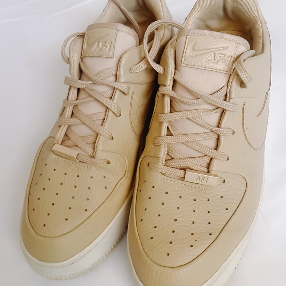 Nike Men's Tan AF1 Sneakers